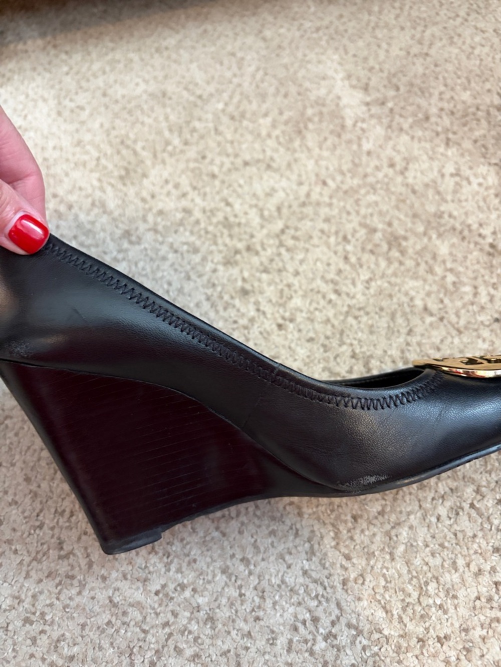 Tory Burch “Sophie” Wedge Heels in Black leather with gold hardware, 8 - Picture 9 of 14